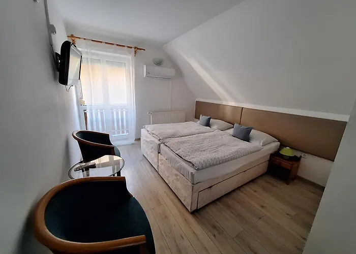 Viktoria Vendeghaz *